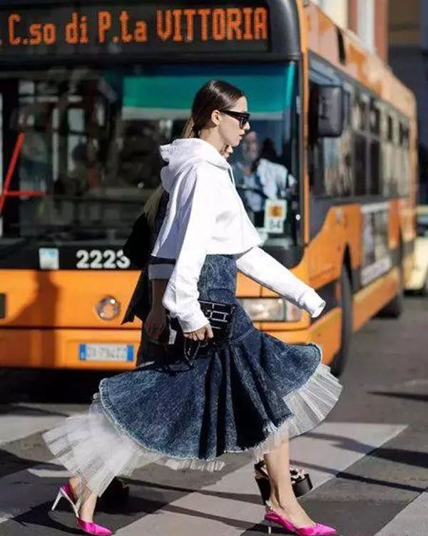 2018春季服装搭配女 裙装可都别错过哟 哪种潮牌品牌比较好看？（2018春季服装搭配女 裙装可都别错过哟 ）
