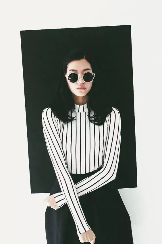 闪亮登场的竖条纹哪种潮牌品牌比较好看？（竖条纹搭配图片欣赏 开春就流行这个服装元素 ）