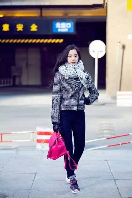 所以这双能让“迈开腿、潮到爆”的运动鞋 潮牌冬季如何御寒提醒（春季鞋子搭配 初春来袭，你的鞋子搭对了吗？ ）