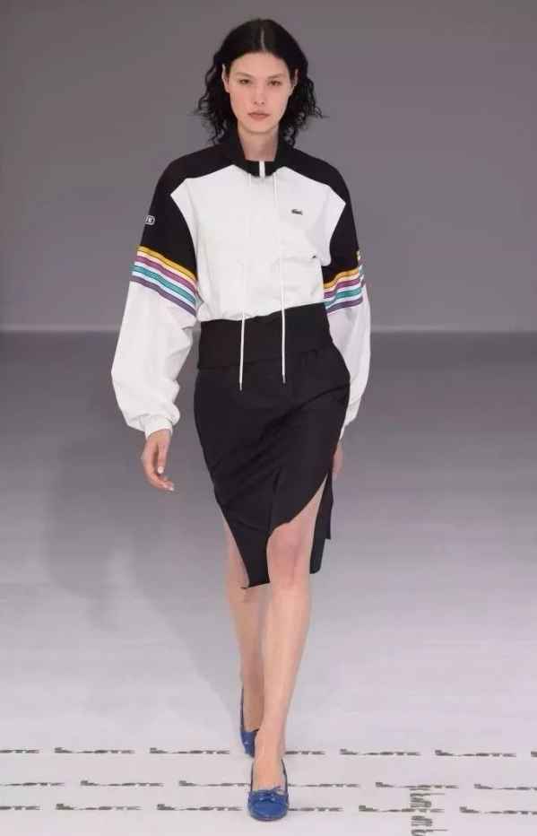 每年春季都会有各种风衣出现哪种潮牌品牌比较好看？（2018春季服装流行趋势 春季服装这么搭好看极了 ）
