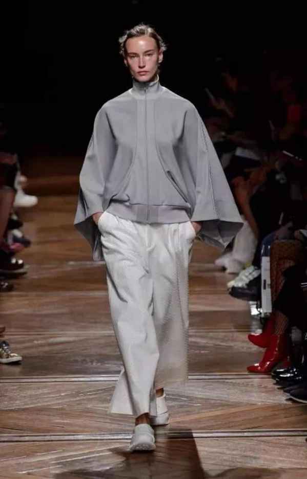 每年春季都会有各种风衣出现哪种潮牌品牌比较好看？（2018春季服装流行趋势 春季服装这么搭好看极了 ）