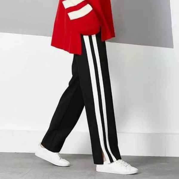  白色镶边条纹保留了校服裤最经典的元素哪种潮牌品牌比较好看？（校服裤子怎么穿好看 配小白鞋特有青春范 ）