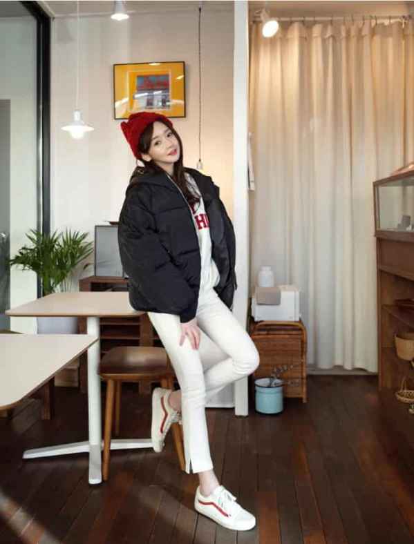 休闲味与面包服搭配起来相得益彰 潮牌冬季如何御寒提醒（黑色面包服配什么鞋子 这几款鞋子搭配不潮算我输 ）