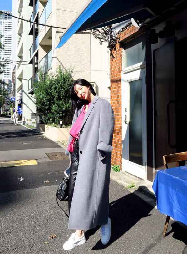 几乎所有的女生都可以驾驭哪种潮牌品牌比较好看？（过膝大衣配什么裤子 各种混搭瞬间出众 ）