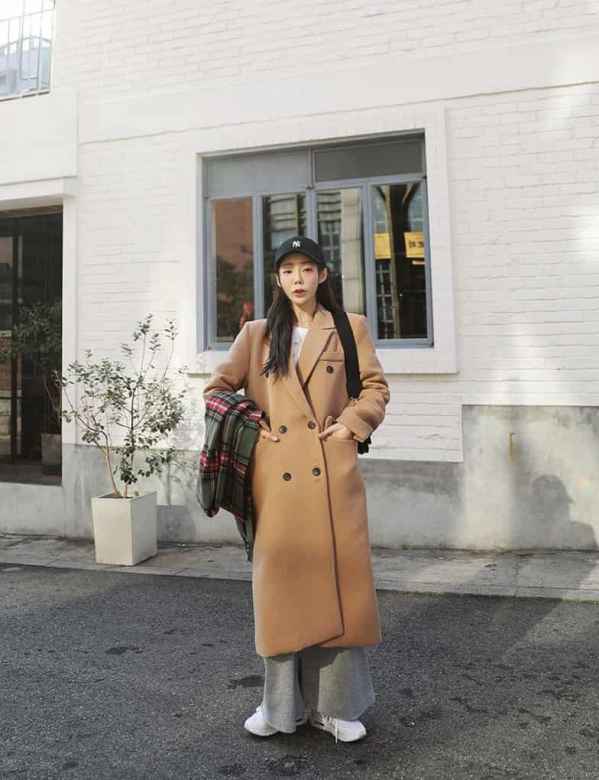 几乎所有的女生都可以驾驭哪种潮牌品牌比较好看？（过膝大衣配什么裤子 各种混搭瞬间出众 ）