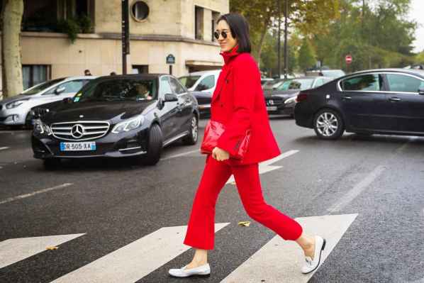 中国红女装 为新年来一抹“红”  2022秋冬潮牌新款推荐（中国红女装 为新年来一抹“红” ）