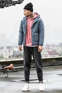 整身Look更加具有青春气息 2022秋冬潮牌新款推荐（男粉色卫衣配什么外套 粉色也可以是男生的专属色 ）