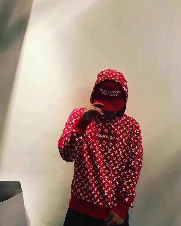 每一季的单品都深受各大时尚潮人的关注哪种潮牌品牌比较好看？（Supreme卫衣 剁手都要入的一款单品 ）