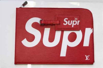 简单的将街头文化与传统时装相融合 2022秋冬潮牌新款推荐（Supreme联名 你想不到的联名合作 ）