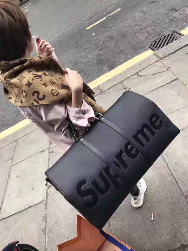 简单的将街头文化与传统时装相融合 2022秋冬潮牌新款推荐（Supreme联名 你想不到的联名合作 ）