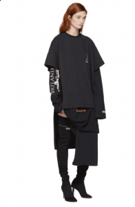 Chanel、Balenciaga和Dior可以说是在巴黎刚兴起高级时装的三大巨头 潮牌冬季如何御寒提醒（袜靴品牌 网红款“袜靴”你还没入手吗 ）
