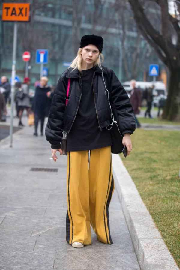 完全是显瘦利器！尤其是搭配宽大的羽绒服哪种潮牌品牌比较好看？（冬天阔腿裤搭配大衣 今年穿大衣搭配阔腿裤才是最好看的呢 ）