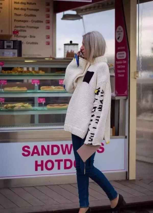 衣服的厚重感会让矮个子女生看起来更加的臃肿矮小 2022秋冬潮牌新款推荐（矮个子女生穿衣搭配 学会怎么搭配之后矮个子气场高 ）