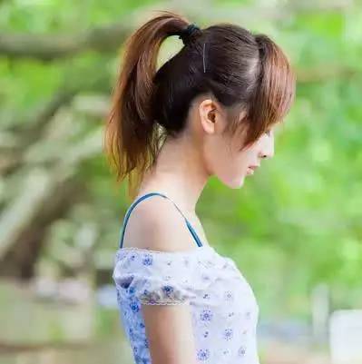  4.花和格子不要同时出现在身上 潮牌冬季如何御寒提醒（女生穿衣该注意些什么 骨架大的女生怎么穿衣 ）