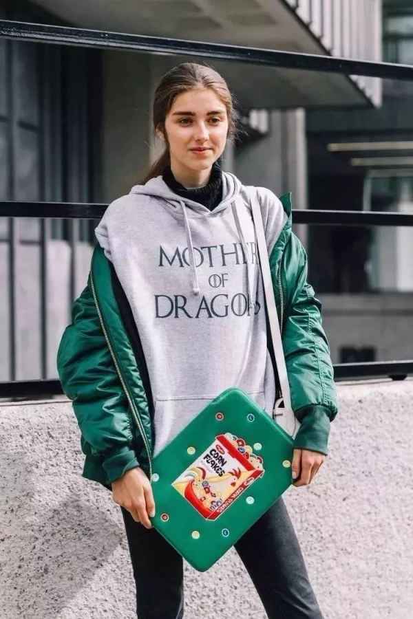 还是薄款的高领针织衫哪种潮牌品牌比较好看？（高领衫搭配 高领衫配什么外套好看 ）