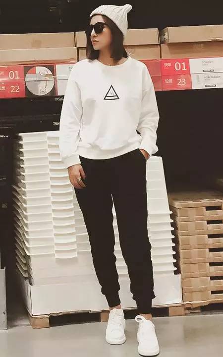 各种身材的妞儿们都能驾驭 潮牌冬季如何御寒提醒（秋冬穿衣搭配图片 衣服穿搭技巧 ）