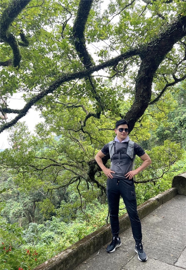 用镜头语言展现了国家依法严惩黑恶势力的力度和决心哪种潮牌品牌比较好看？（吕良伟新片《扫黑行动》公映与曾志伟飙戏上演5分钟不NG超长对戏）