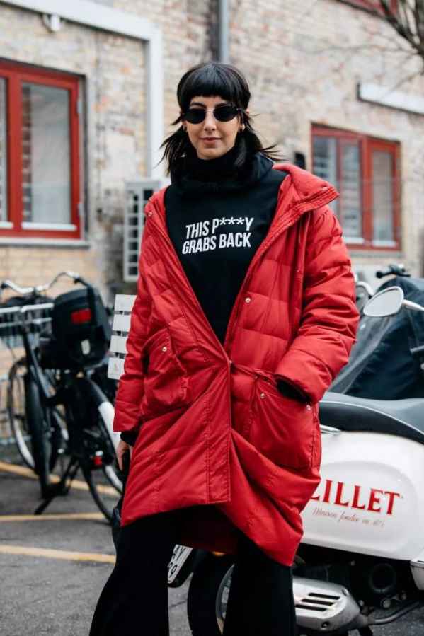  充满设计感的oversize羽绒服让你在人群中更出挑哪种潮牌品牌比较好看？（羽绒服怎么搭配好看 谁说羽绒服穿着就不能美美的呢 ）