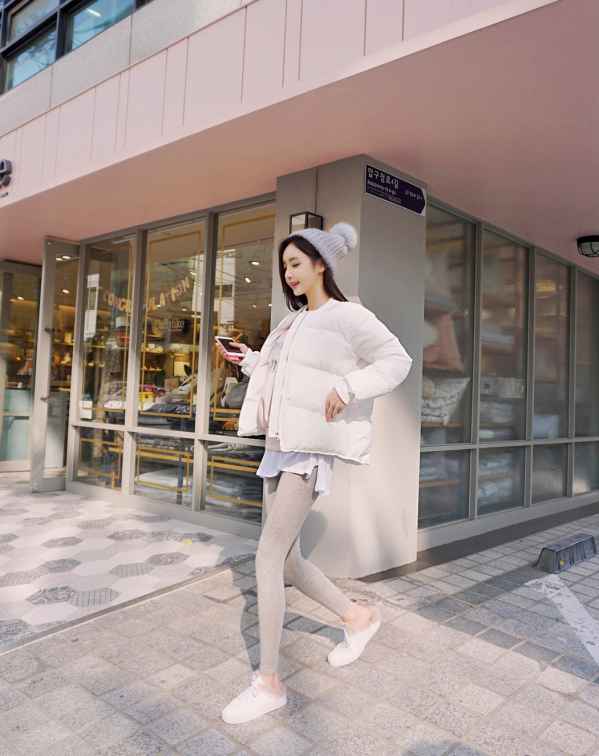 短款白色羽绒服怎么搭配 打造冬日少女甜美范儿  2022秋冬潮牌新款推荐（短款白色羽绒服怎么搭配 打造冬日少女甜美范儿 ）