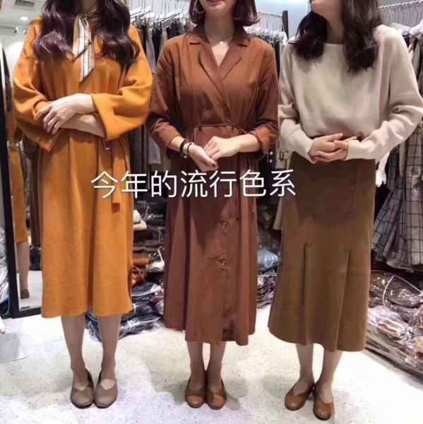 焦糖色羽绒服搭配图片 玩转秋冬“网红色” 