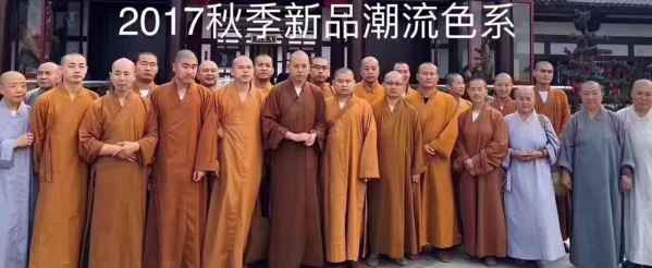 焦糖色羽绒服搭配图片 玩转秋冬“网红色” 