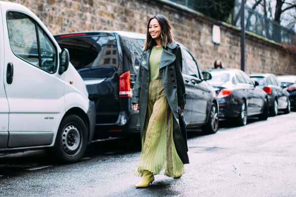 长款皮衣里面怎么搭配 尽显女人知性魅力  2022秋冬潮牌新款推荐（长款皮衣里面怎么搭配 尽显女人知性魅力 ）