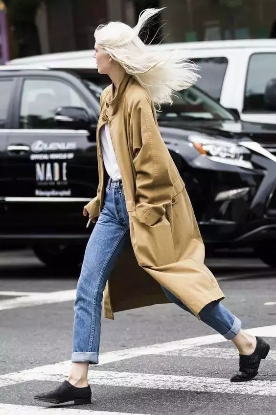 轻轻松松营造OL风 2022秋冬潮牌新款推荐（风衣搭配图片女 一件风衣搭配整个秋天 ）