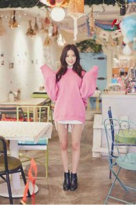 卫衣搭配短裙图片 谁还不是个萌萌哒少女了 哪种潮牌品牌比较好看？（卫衣搭配短裙图片 谁还不是个萌萌哒少女了 ）