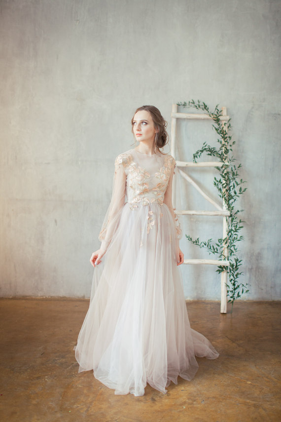  Bridal Garden Studio 来自**斯圣彼得堡的 Julia 透过旅行获得设计养分 潮牌冬季如何御寒提醒（小众婚纱品牌 让你发掘婚纱的更多可能性 ）