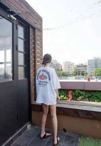 非常适合夏天的休闲 2022秋冬潮牌新款推荐（中长款T恤怎么搭配 减龄不减时髦度 ）