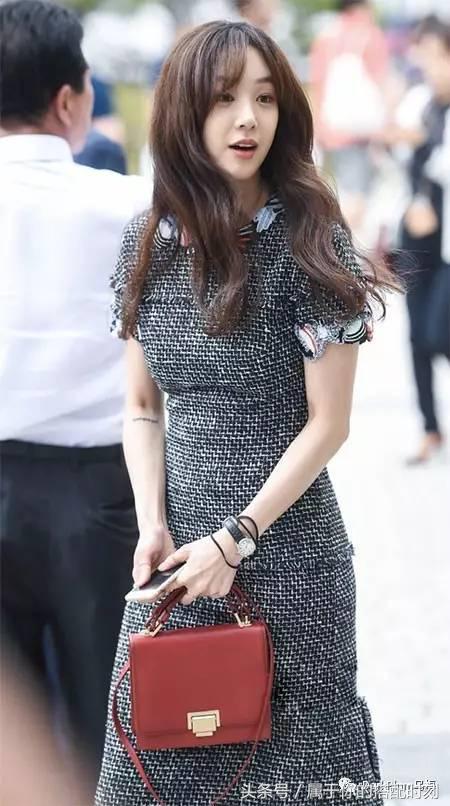 确实休闲了一些 潮牌冬季如何御寒提醒（参加婚礼穿什么好?什么样的穿搭比较合适呢?）