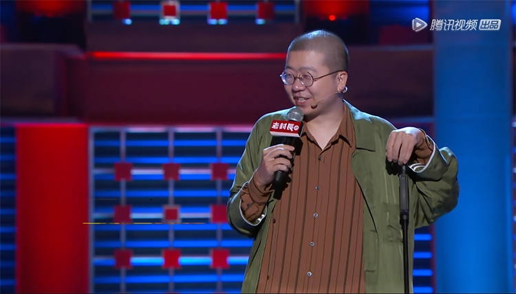  所以李诞还是非常聪明的哪种潮牌品牌比较好看？（活得通透的人一定很聪明!李诞只用几件风衣就彻底为自己美颜了）