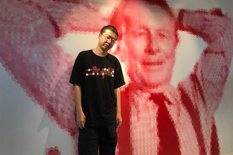  所以李诞还是非常聪明的哪种潮牌品牌比较好看？（活得通透的人一定很聪明!李诞只用几件风衣就彻底为自己美颜了）