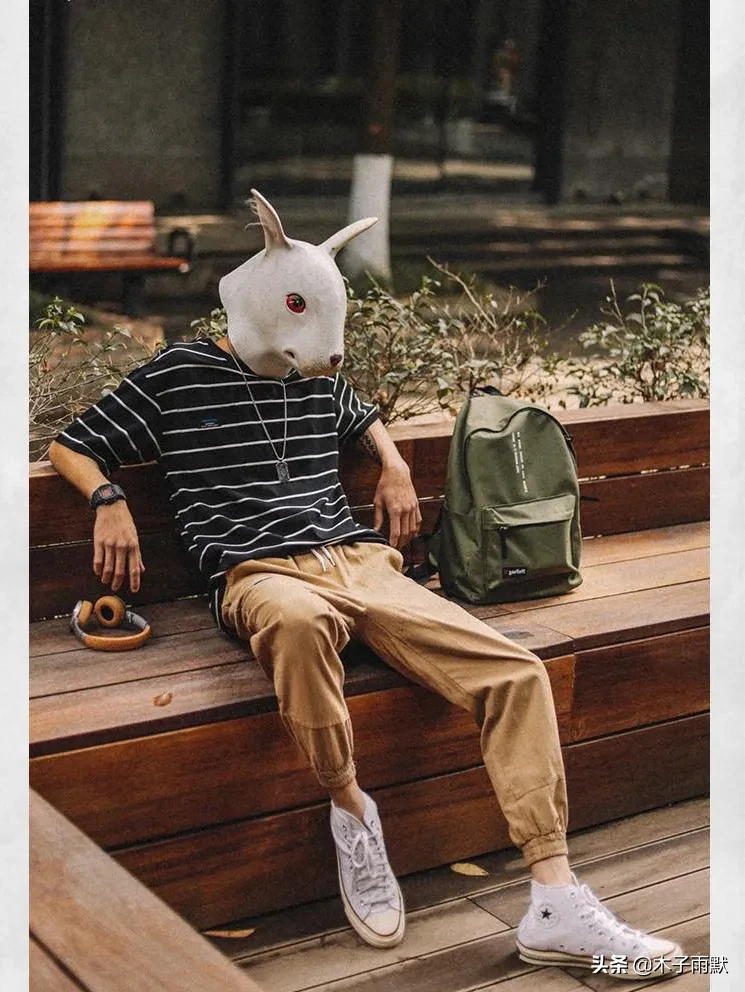 可以get一下上深下浅的搭配技巧 潮牌冬季如何御寒提醒（推荐三款型男日常搭配优选：做一个有型的小伙儿）