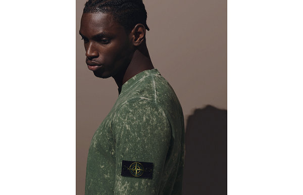 喜欢的朋友们可直接前往 Stone Island 精品店逛逛！ 哪种潮牌品牌比较好看？（石头岛全新春夏 COTTON RIPSTOP OFF-DYE OVD 系列公布）