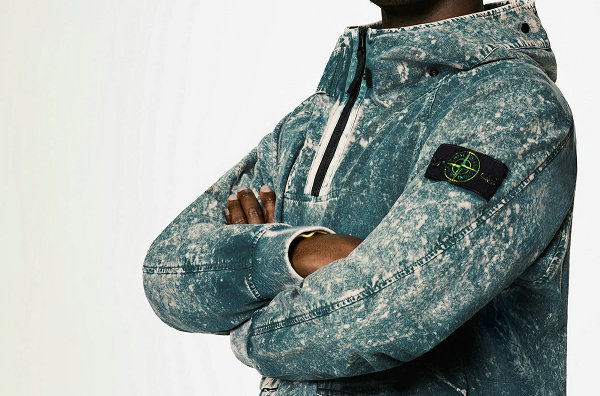 喜欢的朋友们可直接前往 Stone Island 精品店逛逛！ 哪种潮牌品牌比较好看？（石头岛全新春夏 COTTON RIPSTOP OFF-DYE OVD 系列公布）
