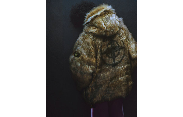 该系列囊括了皮草双面着用 Parka、 石头岛 热敏迷彩 Ripstop Jacket 以及 Camp Cap、运动卫衣、配饰等多款单品 2022秋冬潮牌新款推荐（Supreme x 石头岛 2022 春夏联名系列 Lookbook 赏析）