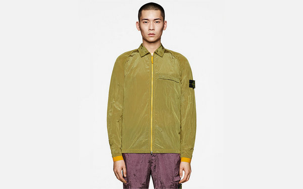 这边意大利高端机能 Stone Island 又为春夏季度添加了全新系列 2022秋冬潮牌新款推荐（Stone Island 2022 春夏“Nylon Metal”别注系列上市）