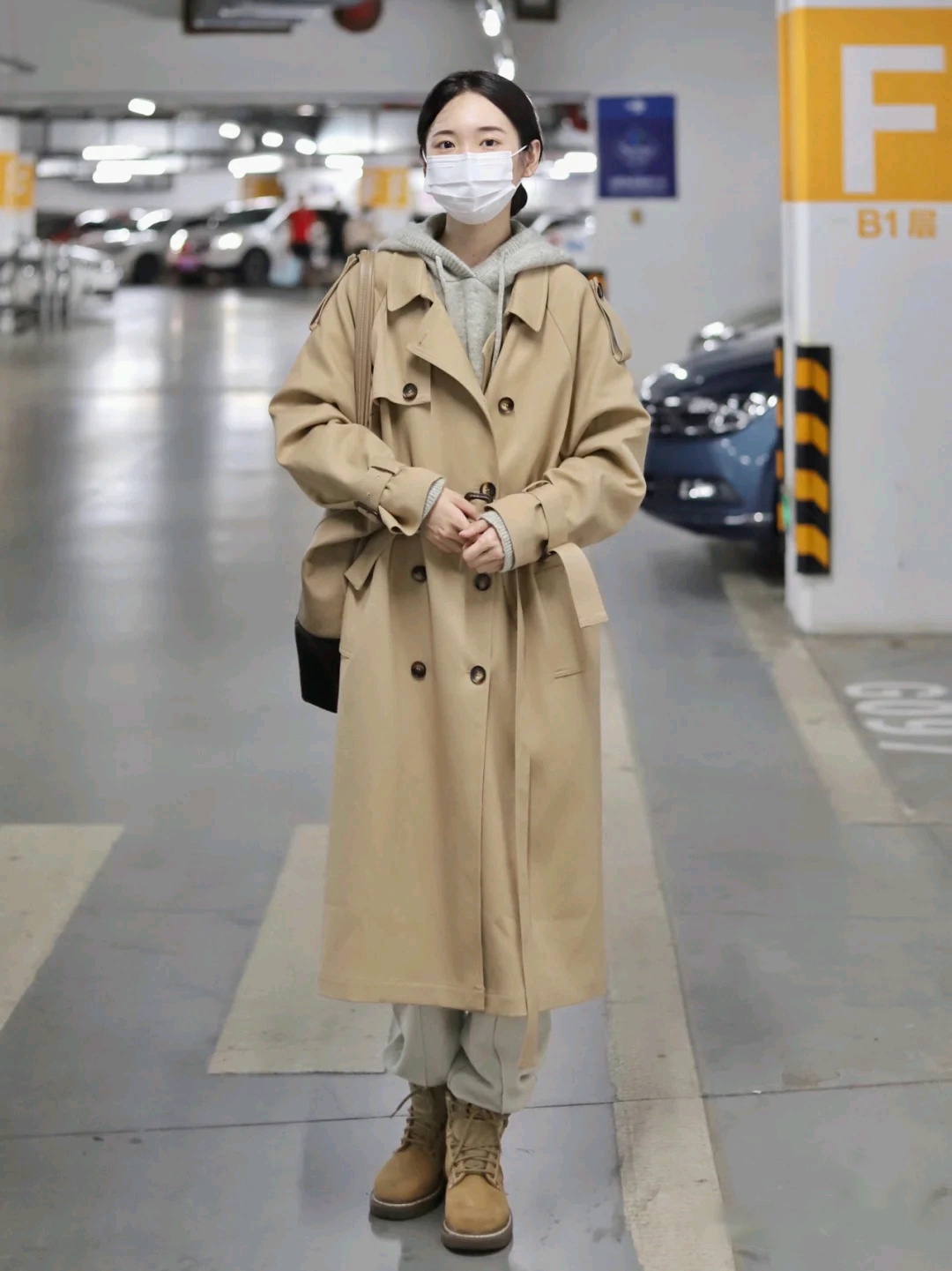 太土!不妨跟着下面这几位穿搭博主穿哪种潮牌品牌比较好看？（风衣里面别乱穿，太土!跟着穿搭博主穿，时尚还大气）