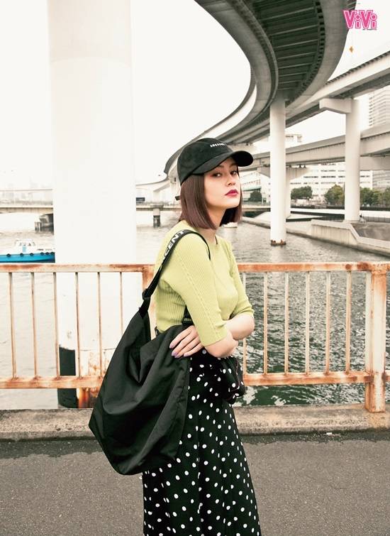 还能凸显曲线、展露女人味 2022秋冬潮牌新款推荐（穿出好身材就靠它!驾驭宽松X紧致穿搭的小技巧）
