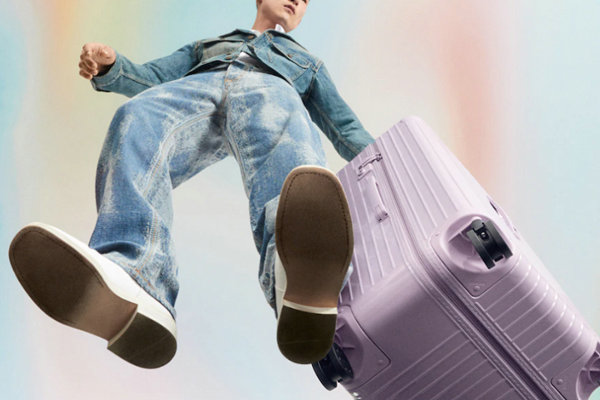 近期德国旅行箱品牌 RIMOWA 又推出了一组夏季胶囊新作 2022秋冬潮牌新款推荐（RIMOWA 日默瓦 2022 夏季胶囊新色系列即将登场）