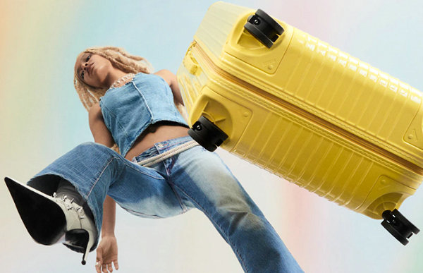 近期德国旅行箱品牌 RIMOWA 又推出了一组夏季胶囊新作 2022秋冬潮牌新款推荐（RIMOWA 日默瓦 2022 夏季胶囊新色系列即将登场）