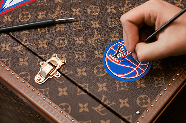 Louis Vuitton x NBA 全新联乘 3.0 系列上市 潮牌冬季如何御寒提醒（Louis Vuitton x NBA 全新联乘 3.0 系列上市）