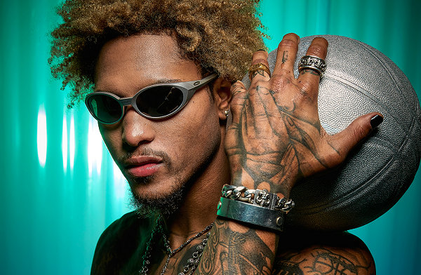  Oakley 欧克利“Eye Jacket”经典太阳镜系列 仅限发行 250 套 潮牌冬季如何御寒提醒（Oakley 欧克利“Eye Jacket”经典太阳镜系列复刻）