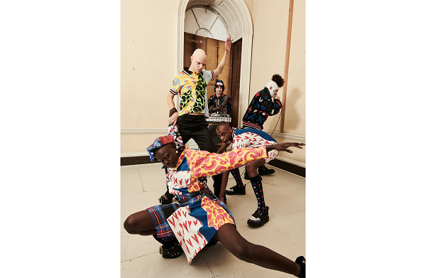 官方这次即将牵手新兴时尚新锐 Charles Jeffrey LOVERBOY 展开联名哪种潮牌品牌比较好看？（Fred Perry x Charles Jeffrey LOVERBOY 全新合作系列亮相）
