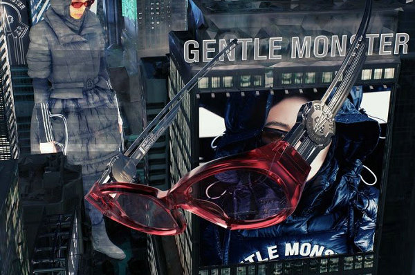 同时引入数字文化灵感重塑 Gentle Monster 半透明灰色护目镜、白色醋酸纤维镜框等多款单品哪种潮牌品牌比较好看？（Gentle Monster x Moncler Genius 联名眼镜系列发布）