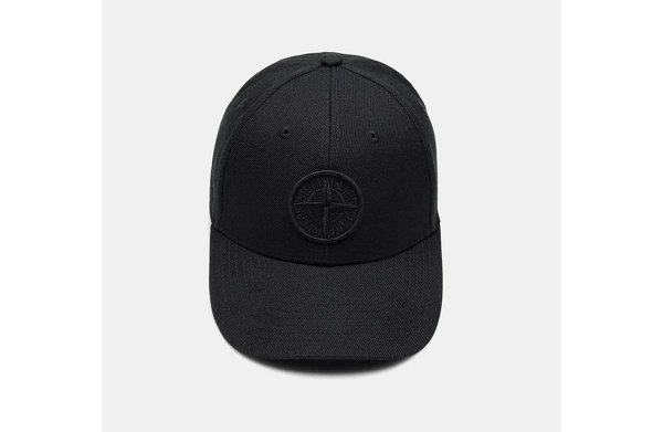 你会选择哪种颜色呢？想要入手的玩家不妨前去 Stone Island 实体店逛逛！  潮牌冬季如何御寒提醒（Stone Island 石头岛全新鸭舌帽系列释出）