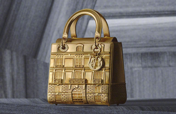  日前为庆祝法国巴黎的旗舰店重新开张 潮牌冬季如何御寒提醒（Dior 迪奥全新“30 Montaigne”手提袋系列发布）