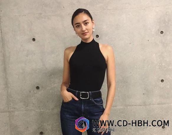 皮肤有点黑像小麦色的女生怎么穿搭?2021春夏提亮穿搭法 潮牌冬季如何御寒提醒（皮肤有点黑像小麦色的女生怎么穿搭?2021春夏提亮穿搭法）