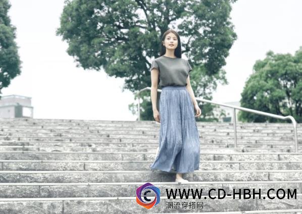 不论上下身是选择吸睛的撞色 2022秋冬潮牌新款推荐（矮个子女生视觉增高密技 160cm今田美樱教你学会穿衣搭配）